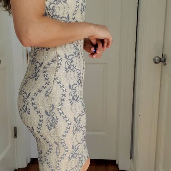 NWT Cream Lace Dress with Lavander Floral details - Picture 9 of 10